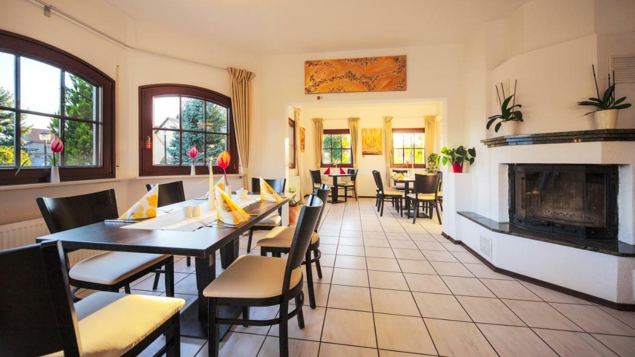 Lokal Genial Pension & Restaurant Белиц Экстерьер фото