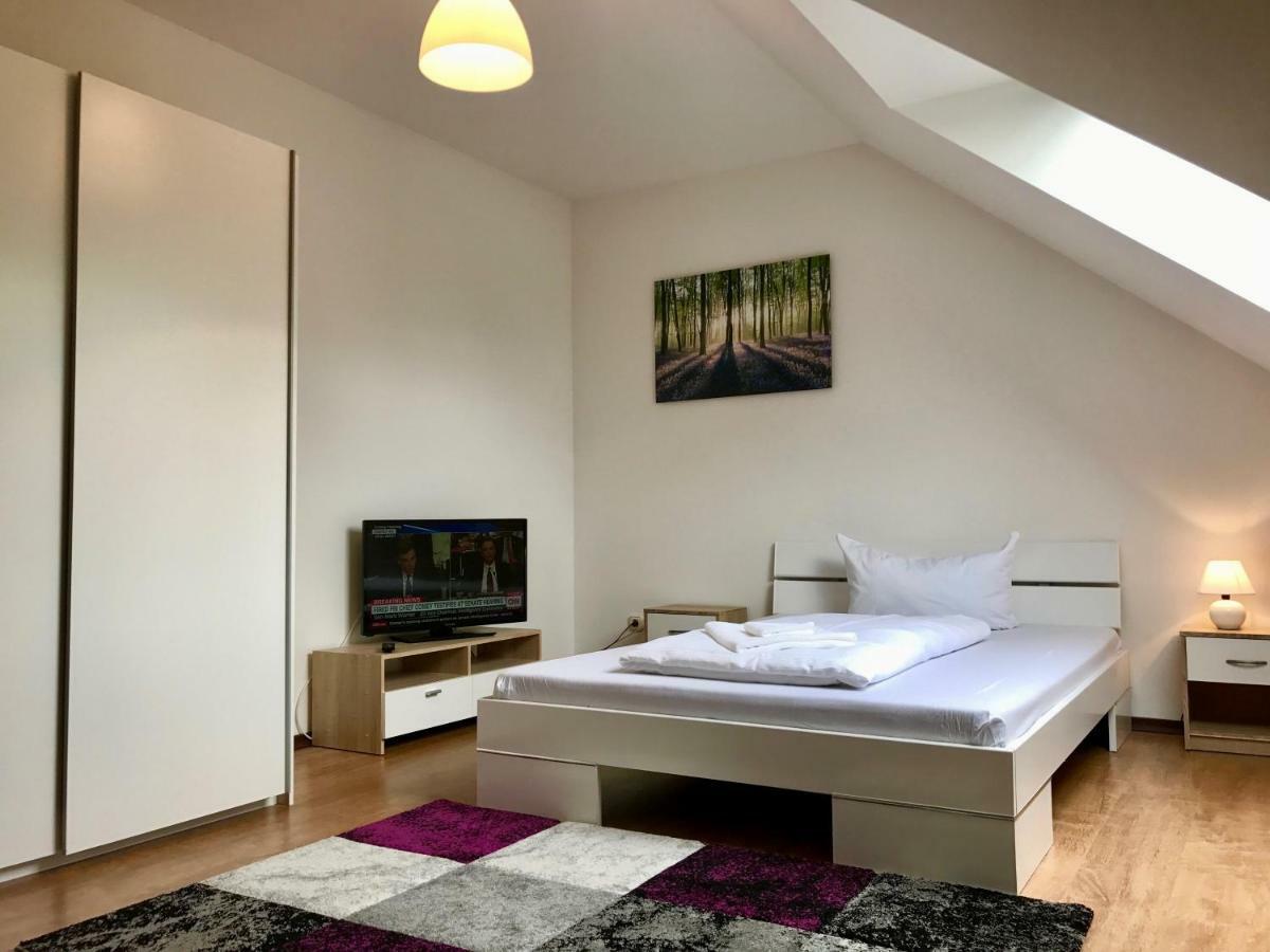 Lokal Genial Pension & Restaurant Белиц Экстерьер фото